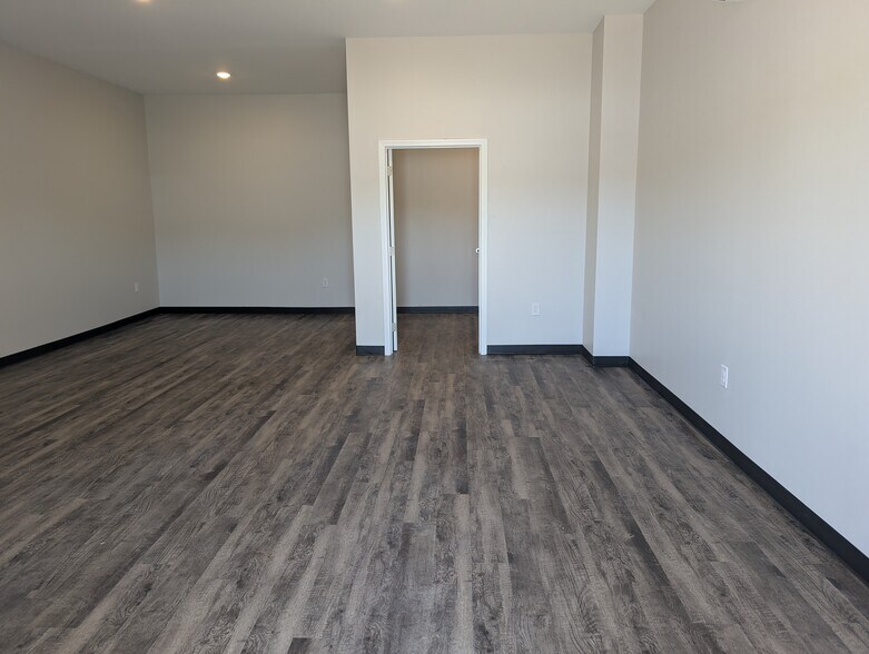 More Photos Of 1407 Lejeune blvd, Jacksonville Industrial For Lease
