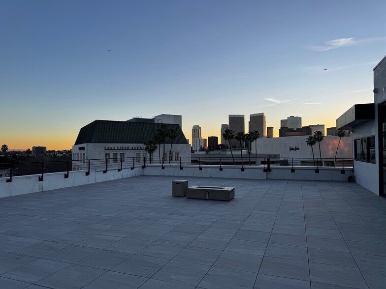 Primary Photo Of 9632-9648 Brighton Way, Beverly Hills Restaurant For Lease