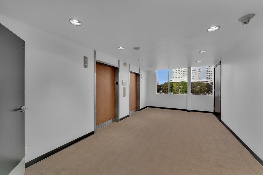 More Photos Of 4667 MacArthur Blvd, Newport Beach Office For Lease