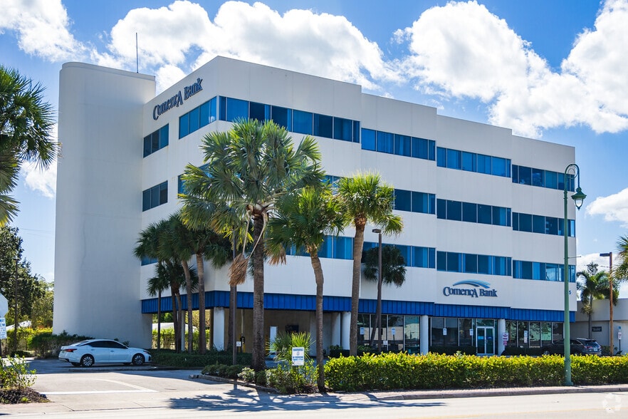 More Photos Of 155 E Blue Heron Blvd, Riviera Beach Office For Sale