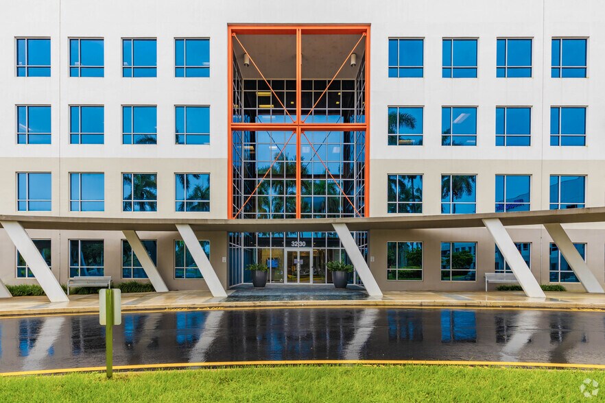More Photos Of 3250 W Commercial Blvd, Fort Lauderdale Office For Lease