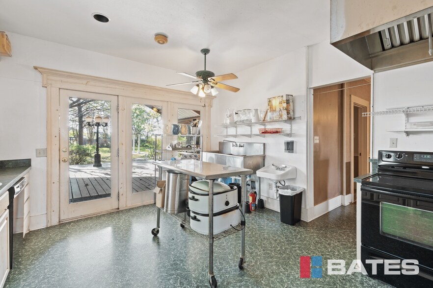 More Photos Of 3708 N Highway 77, Waxahachie Office Residential For Sale
