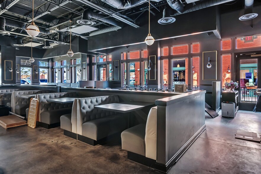 More Photos Of 890 Parker Sq, Flower Mound Storefront Retail Office For Lease