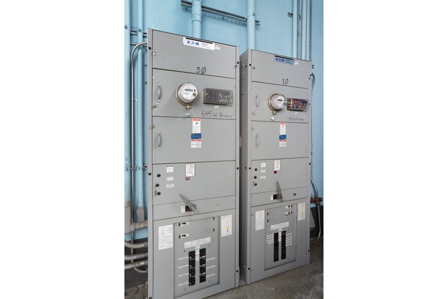 More Photos Of 645 W Broadway, Glendale Distribution For Lease