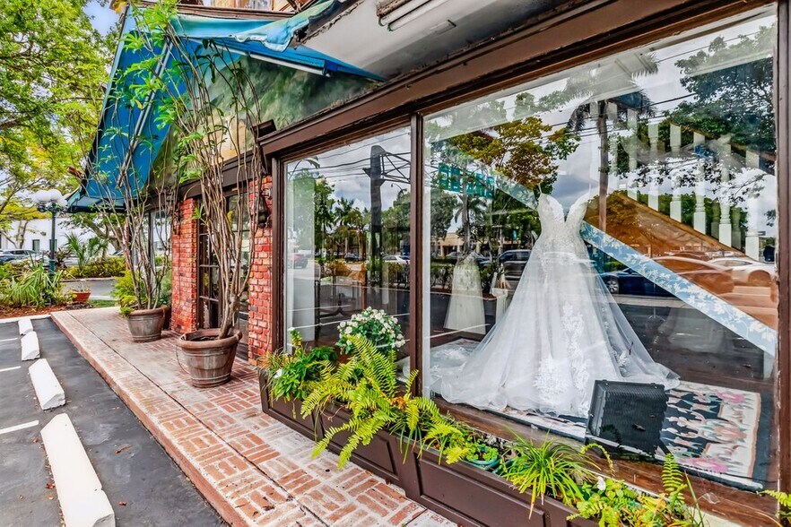 More Photos Of 4066 Broward Blvd, Fort Lauderdale Storefront Retail Office For Sale
