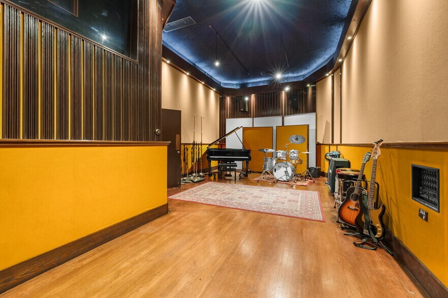 More Photos Of 5739 Tujunga Ave, North Hollywood Movie Radio TVStudio For Sale