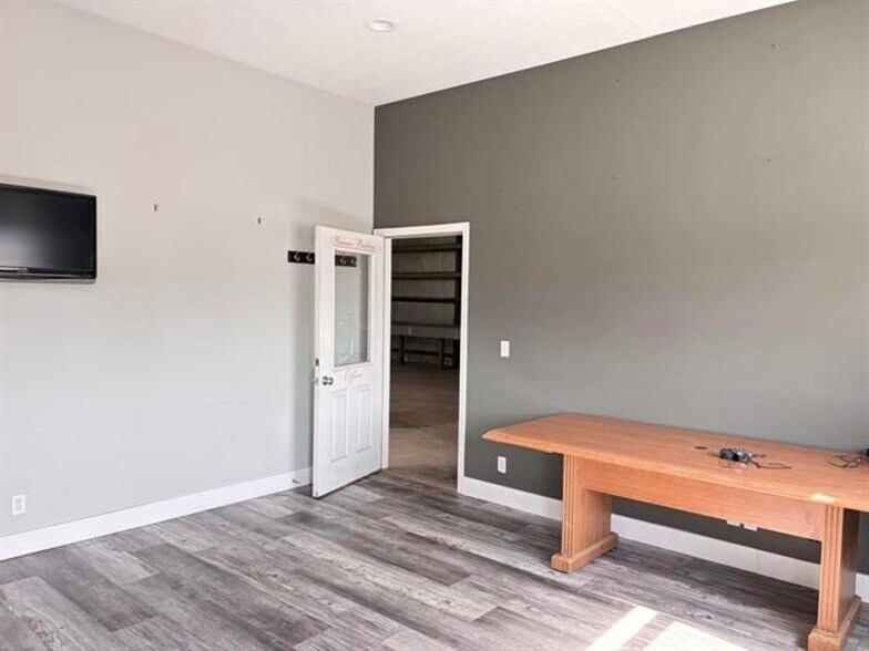 More Photos Of 3480 M 30, Beaverton Flex For Sale