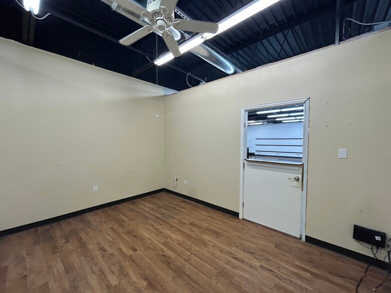 More Photos Of 1109 Dallas Dr, Denton General Retail For Lease