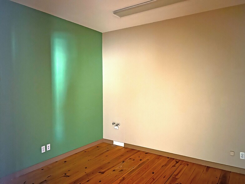 More Photos Of 1642 FM 2673, Canyon Lake Storefront Retail Office For Lease