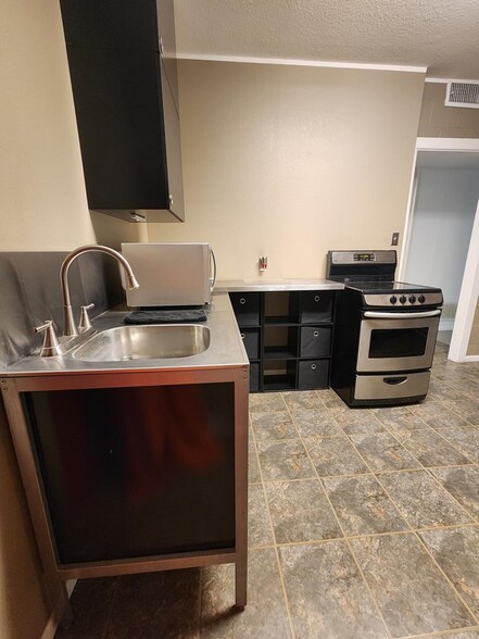 More Photos Of 2411 Kermit Hwy, Odessa Freestanding For Sale