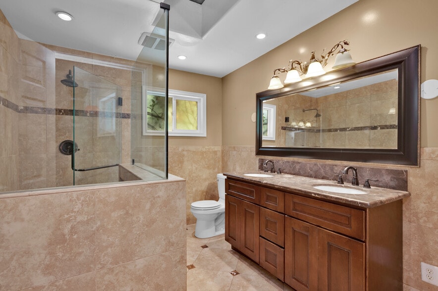 More Photos Of 801 W Whittier Blvd, La Habra Storefront Retail Residential For Sale