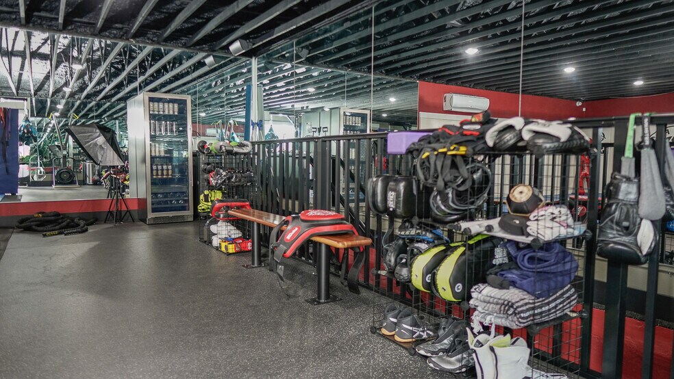 More Photos Of 3508 S Manhattan Ave, Tampa Health Club For Sale