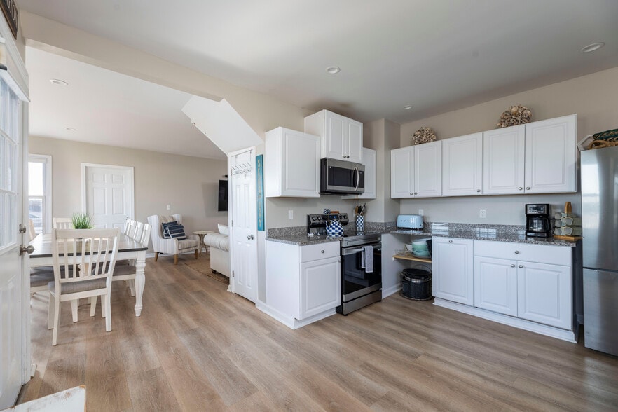 More Photos Of 830 Stonington Rd, Stonington Marina For Sale