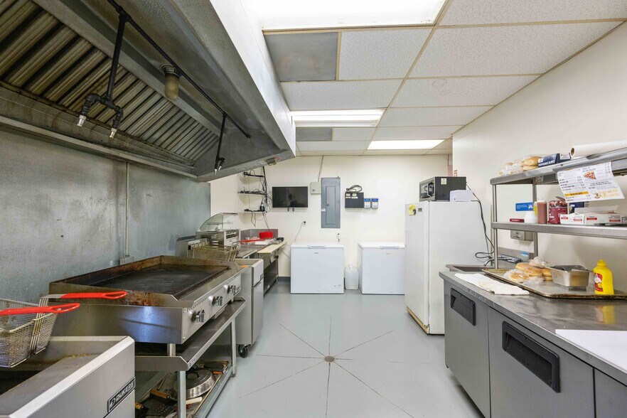 More Photos Of 7386 Mt Carmel Rd, Decaturville Convenience Store For Sale