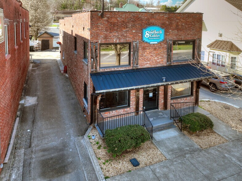 More Photos Of 240 W Main St, Blue Ridge Office For Sale