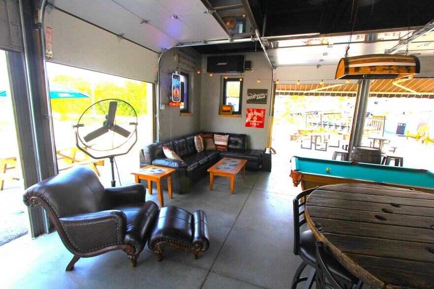 More Photos Of W3239 Dundas Rd, Kaukauna Bar For Sale