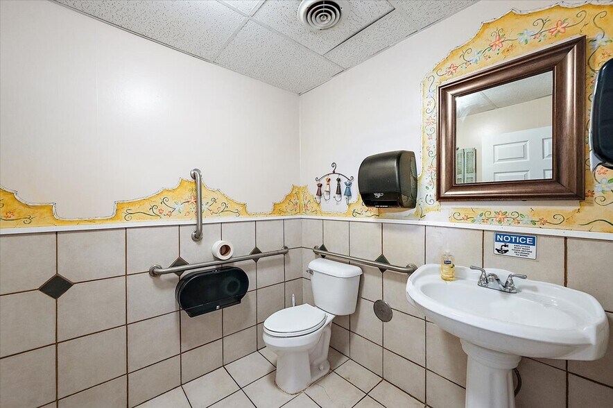 More Photos Of 4084 Huron St, North Branch Restaurant For Sale