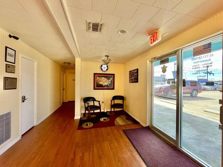 More Photos Of 4006 N Navarro St, Victoria Auto Dealership For Sale