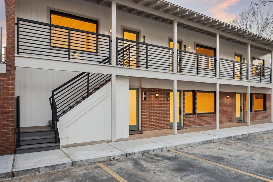 More Photos Of 2412 Bartlett St, Houston Loft Creative Space For Lease