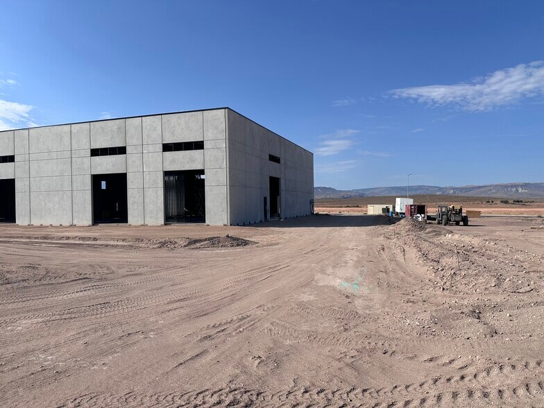 More Photos Of 3955 Aviator Dr, St George Warehouse For Lease