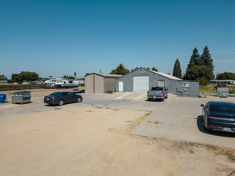 More Photos Of 901 E Broadway Ave, Atwater Specialty For Sale
