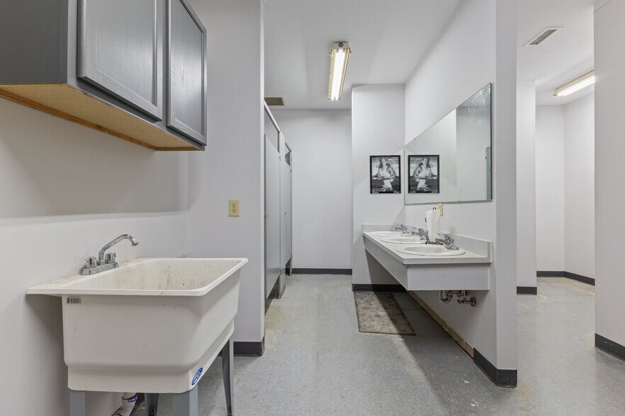 More Photos Of 5195 Commerce Cir, Indianapolis Industrial For Sale