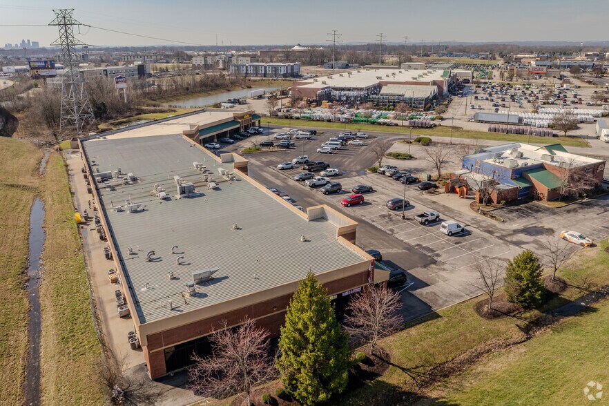 More Photos Of 1370 Veterans Pky, Clarksville Restaurant For Sale
