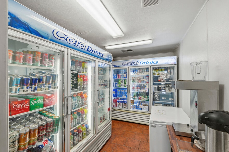 More Photos Of 101 S Friendswood Dr, Friendswood General Retail For Sale