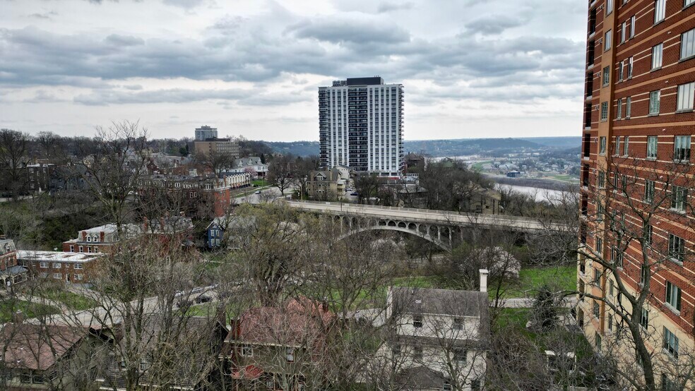 More Photos Of 2150 Alpine Pl, Cincinnati Office Residential For Sale