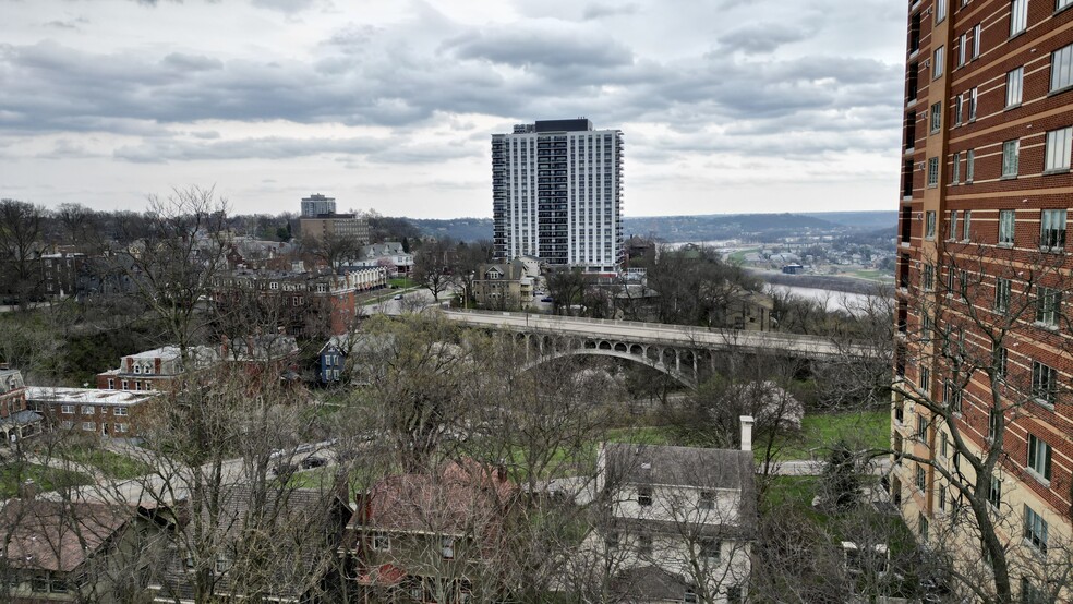 More Photos Of 2150 Alpine Pl, Cincinnati Office Residential For Lease