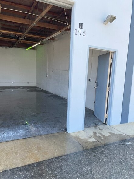 More Photos Of 195 E Easy St, Simi Valley Warehouse For Lease