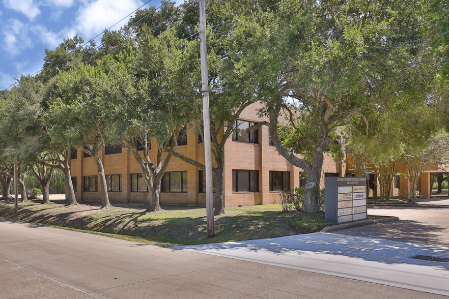 More Photos Of 3828 Hughes Ct, Dickinson Medical For Lease