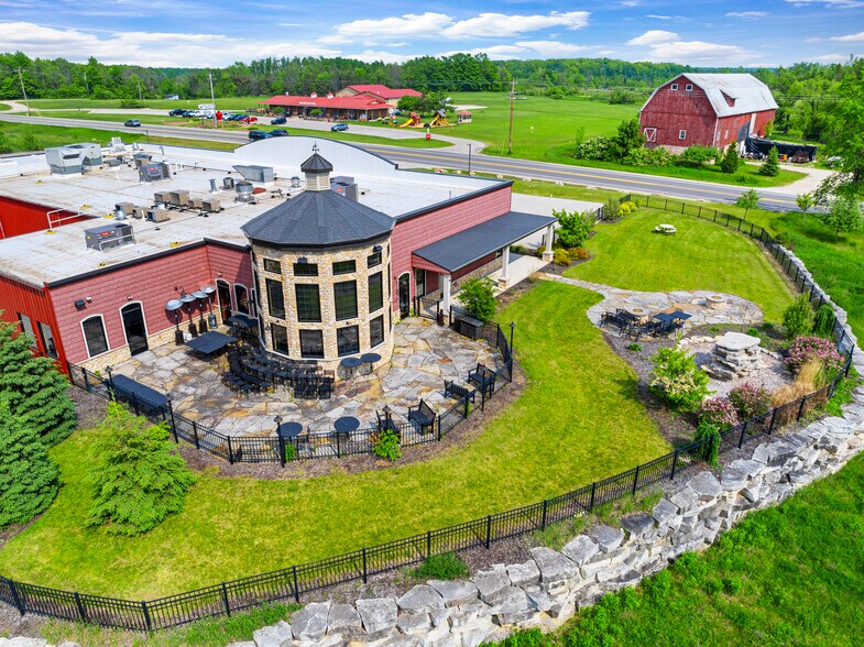 More Photos Of 8103 WI-42 Hwy, Egg Harbor General Retail For Sale