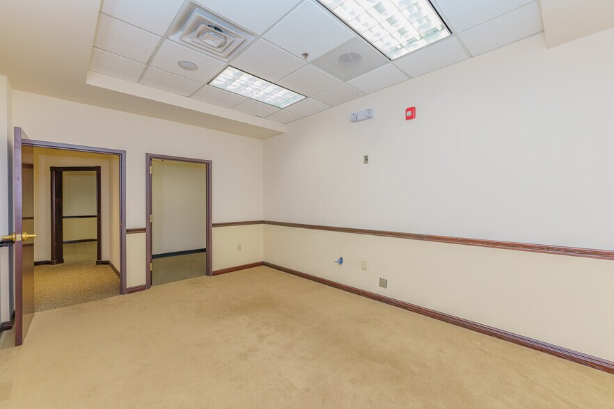 More Photos Of 10 Maxwell Dr, Clifton Park Medical For Lease
