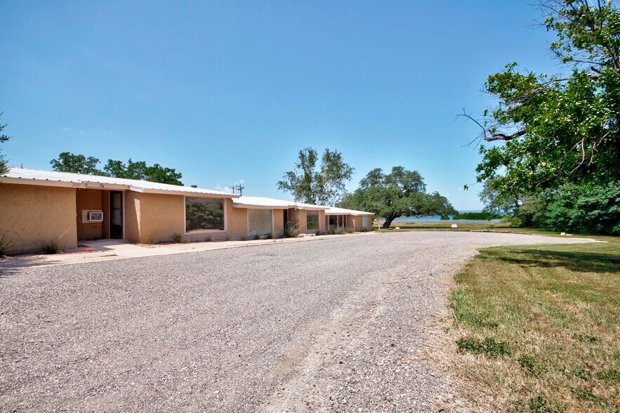 More Photos Of 930 Ranch Road 261, Buchanan Dam Apartments For Sale