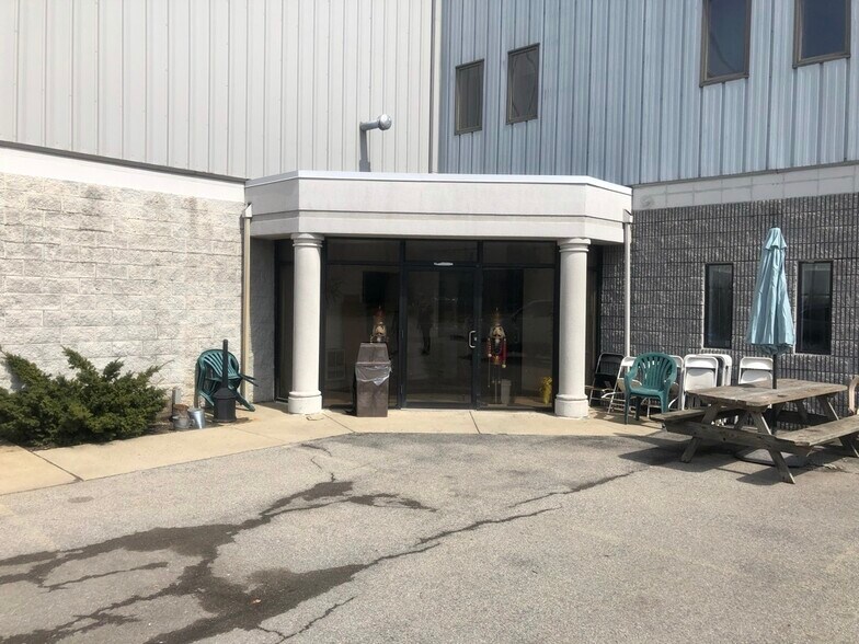 More Photos Of 2335 Union Rd, Cheektowaga Distribution For Sale