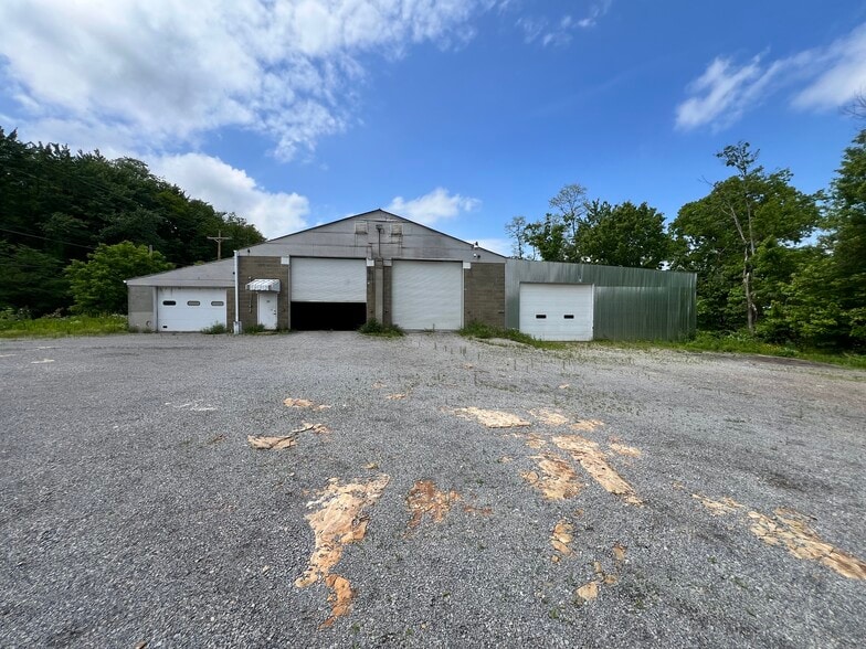 More Photos Of 2470 Evans City Rd, Harmony Warehouse For Lease