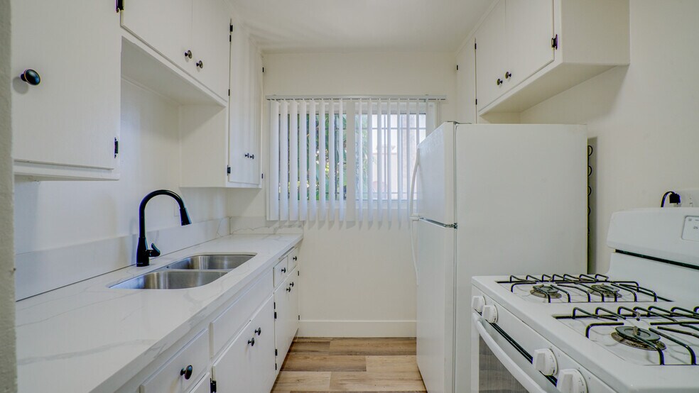 More Photos Of 8419-8425 S Western Ave, Los Angeles Apartments For Sale