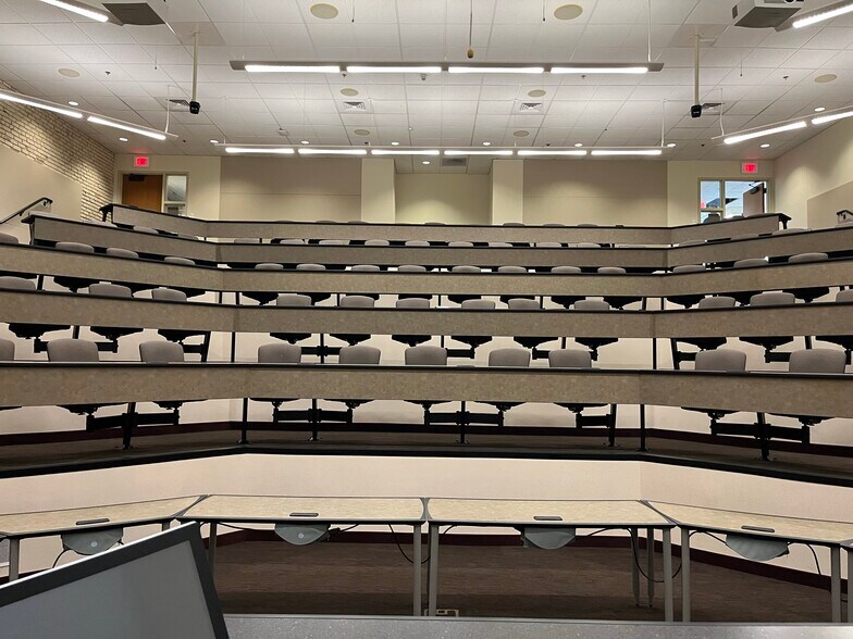 More Photos Of 111 Commerce Ave SW, Grand Rapids Schools For Lease