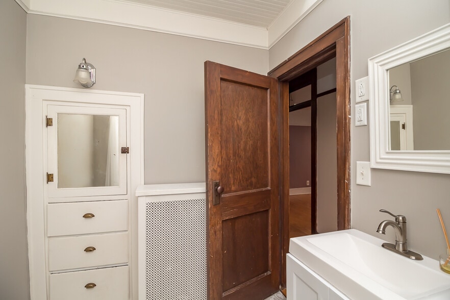 More Photos Of 71 N Williams St, Crystal Lake Storefront Retail Residential For Sale