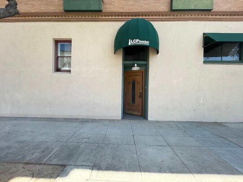 More Photos Of 200 E Chapman Ave, Orange Storefront Retail Office For Lease