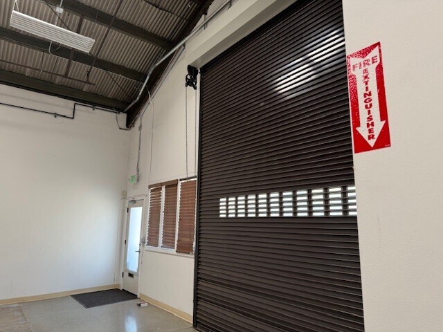 More Photos Of 985 E San Carlos Ave, San Carlos Warehouse For Lease