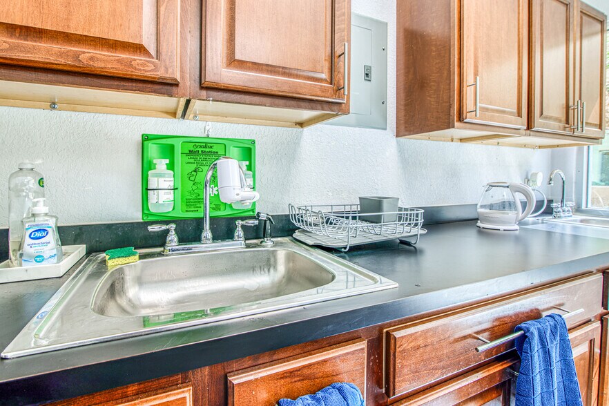 More Photos Of 550 S Mesa Hills Dr, El Paso Medical For Lease