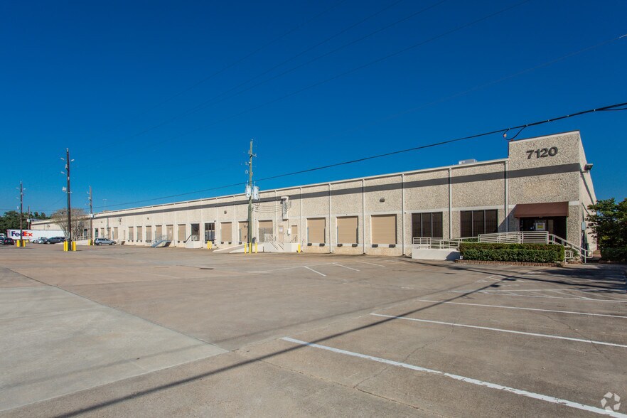 More Photos Of 7240 Brittmoore Rd, Houston Unknown For Lease