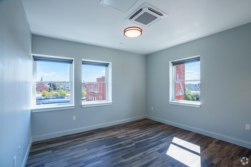 More Photos Of 25 Lowell St, Manchester Apartments For Lease