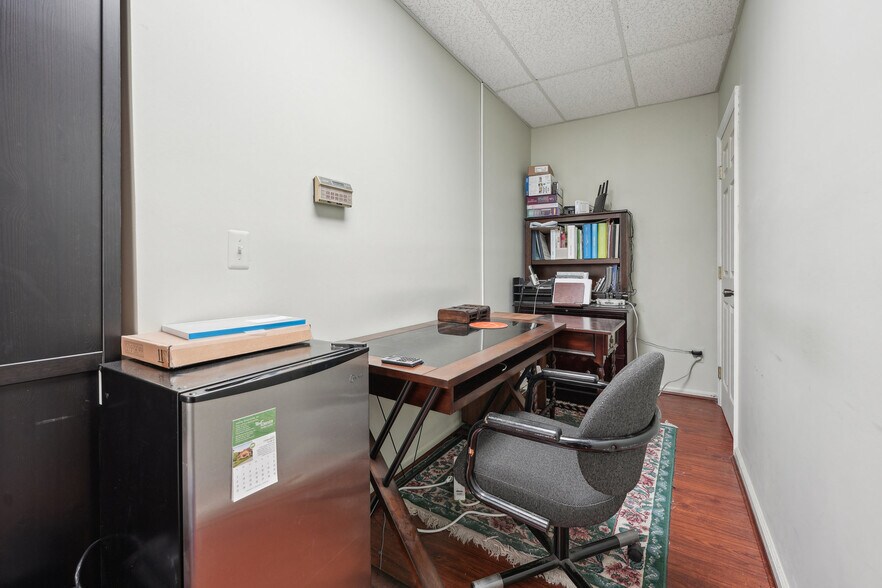 More Photos Of 800 Wyckoff Ave, Wyckoff Office For Sale