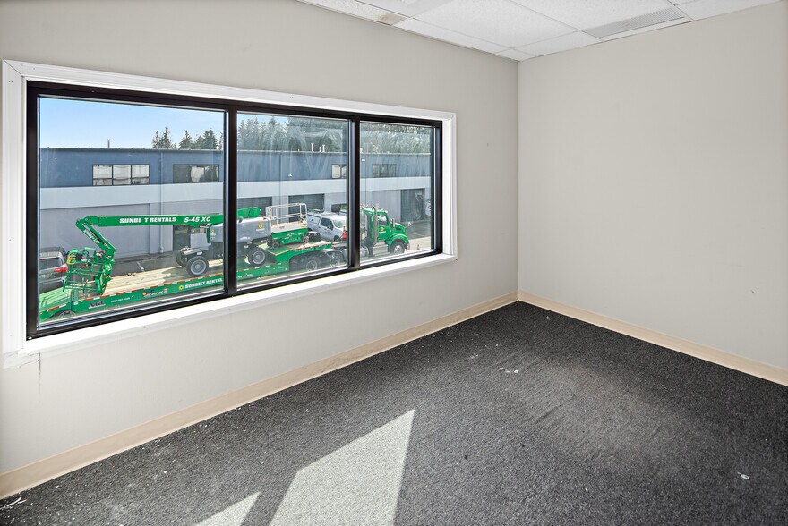 More Photos Of 11504 Airport Rd, Everett Warehouse For Sale