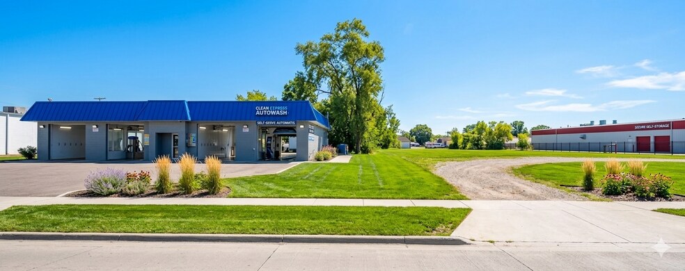More Photos Of 19595 15 Mile Rd, Clinton Township Carwash For Sale