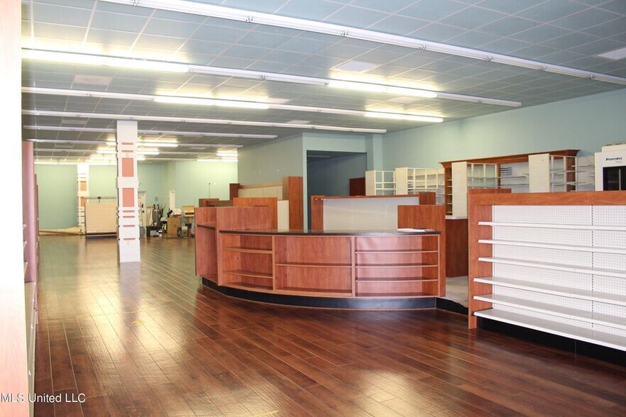 More Photos Of 4405 E Aloha Dr, Diamondhead Storefront Retail Office For Lease