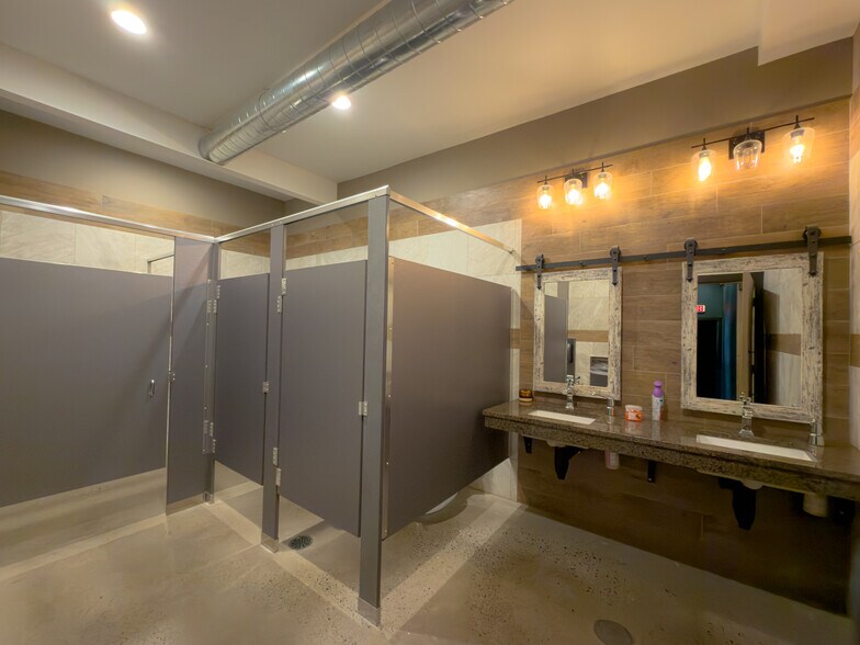 More Photos Of 601 7th Ave, Altoona General Retail For Sale